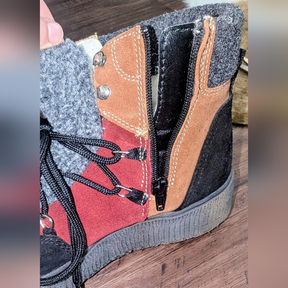 Winter Boots - Picture 3 of 7